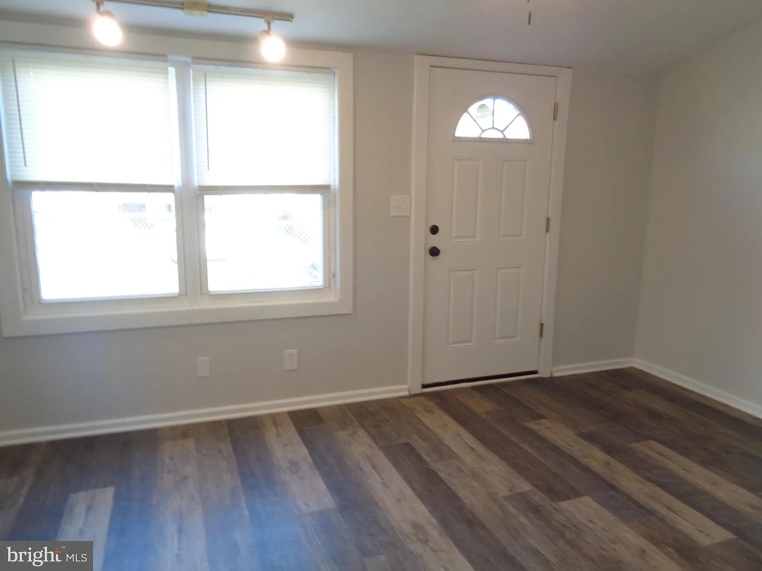 3 bed, 1116 sqft, $2,200 — Photo 2