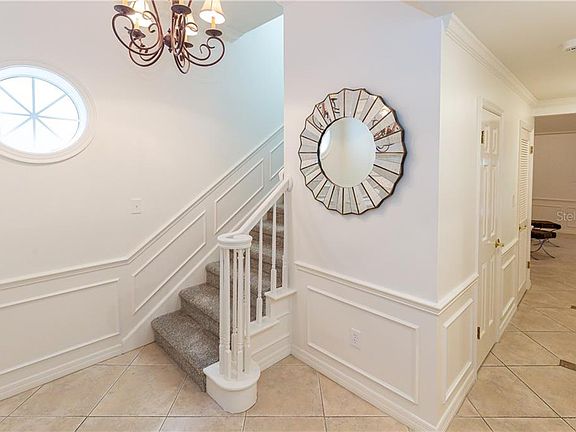 4th image of 930 Ashington Pl