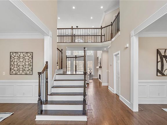 5th image of 715 Fawn Ridge Ct