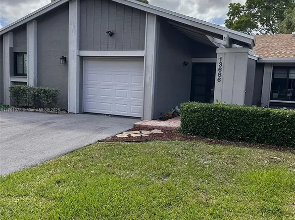 13686 SW 116th Ln, Miami, FL 33186
