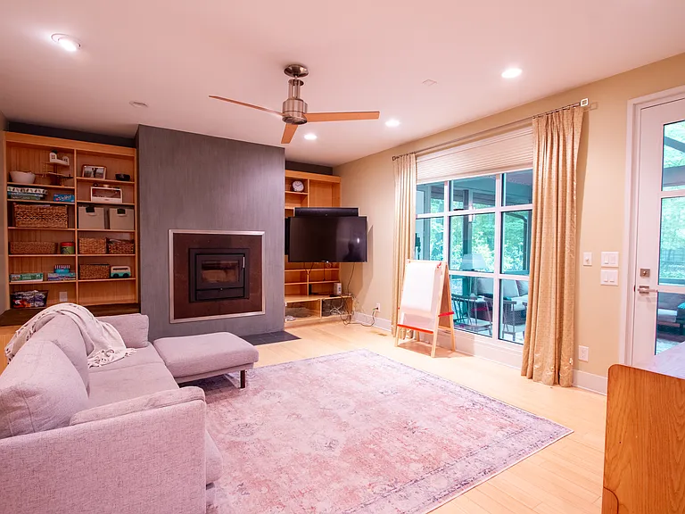 1604 Pathway Dr — Photo 5
