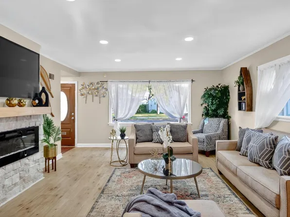 5534 West Auer AVENUE, Milwaukee, WI 53216