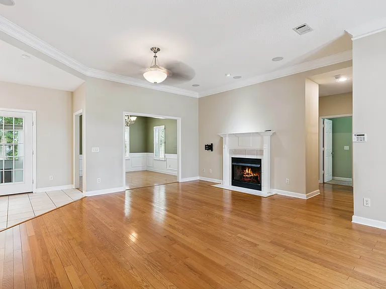 235 Wellington Pl — Photo 9