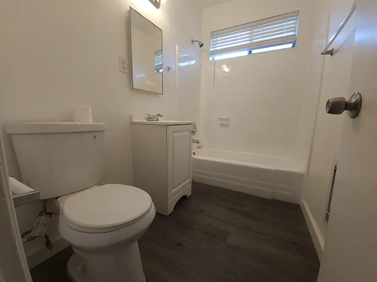 901 W 64th St #3 — Photo 13