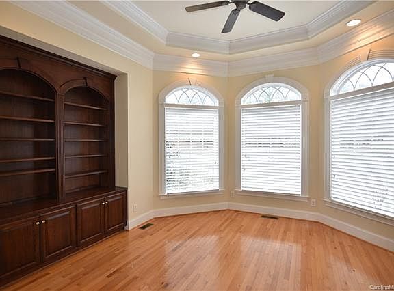5th image of 1016 Tomshire Dr