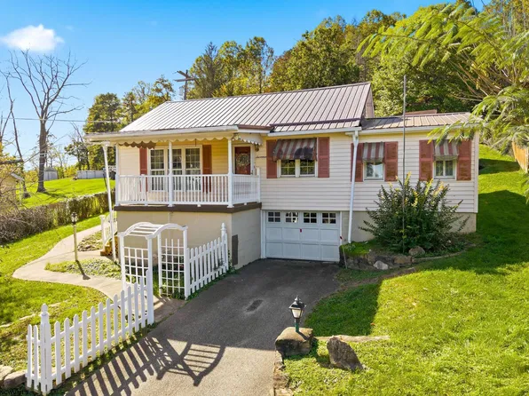 17 Circle St, Mather, PA 15346