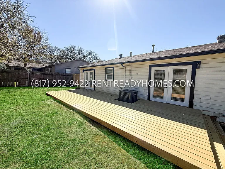 913 Harrison Dr — Photo 4