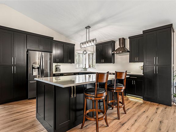 4th image of 8126 Blackberry Way