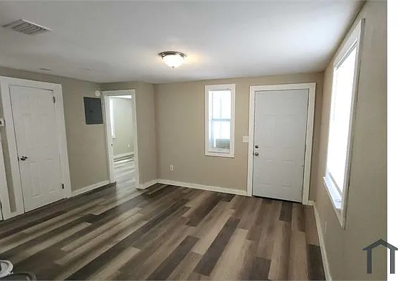 1033 Franklin St — Photo 3