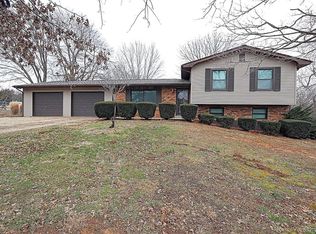 5818 Rhodes St, Farmington, MO 63640