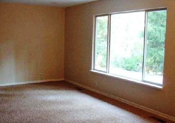 4th image of 26955 Jacqueline Dr