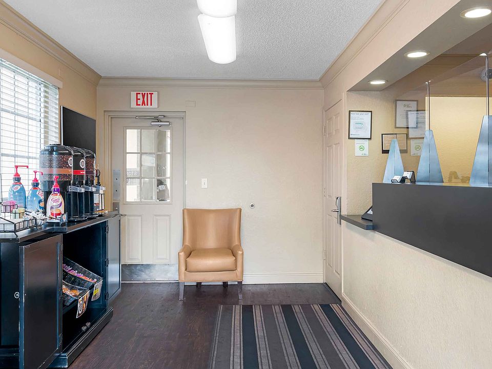 Lobby and Guest Check-in