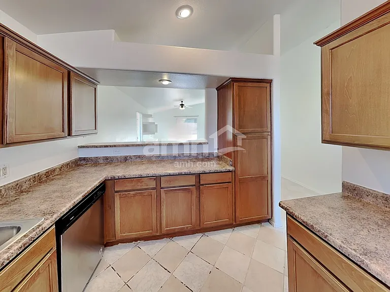 7729 W Rancho Dr — Photo 4