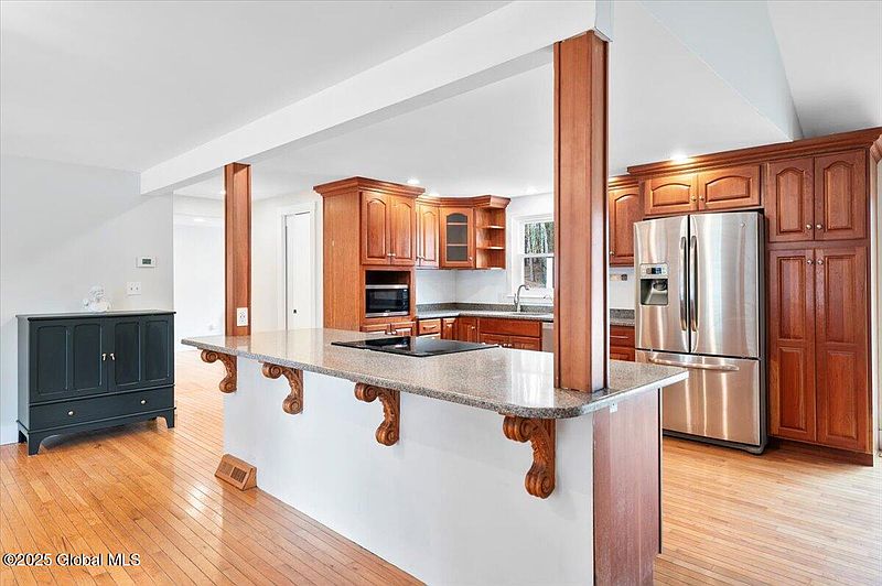 4th image of 50 Fieldstone Drive