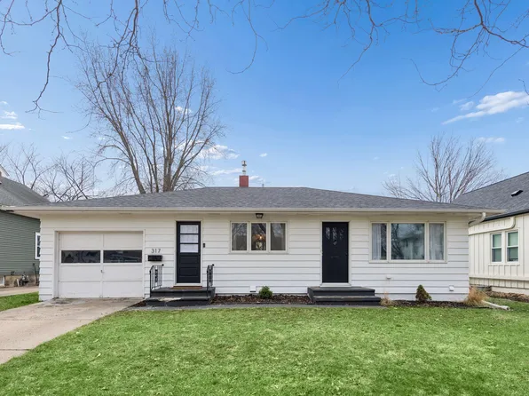 317 E 1st St, Waconia, MN 55387