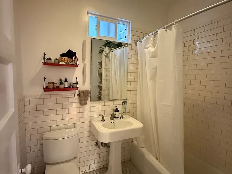 685 4th Ave #685 — Photo 3