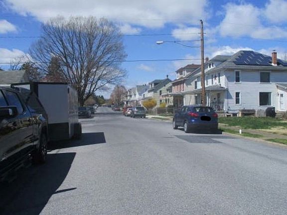 Exterior Neighborhood (street photo)