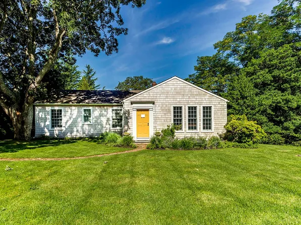 11 Sims Ave, Sag Harbor, NY 11963