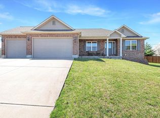 2858 Fox Trotter Ln, Washington, MO 63090
