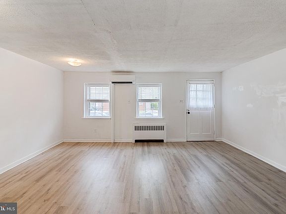 4th image of 1157 Callowhill St