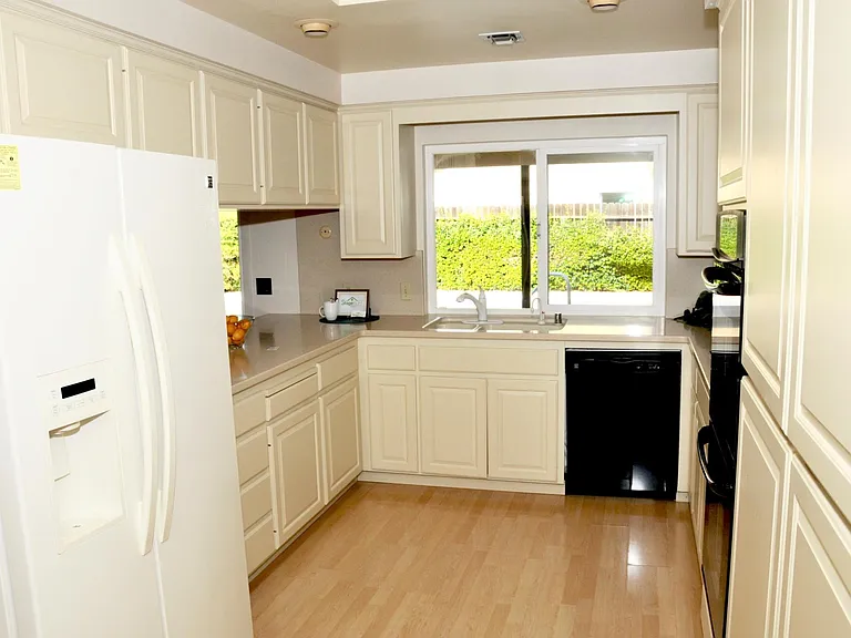 1400 Thistlewood Way — Photo 9