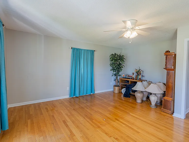 143 Hamilton Acres St — Photo 2