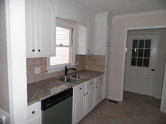 3rd image of 402 Gold Leaf Dr