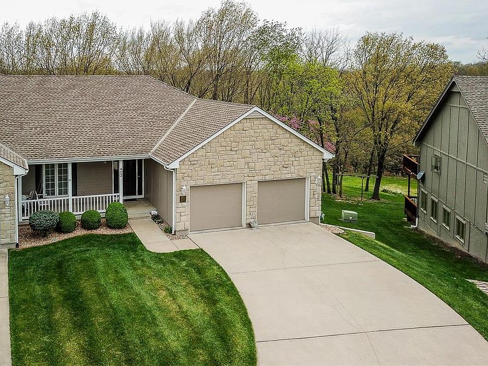 1st image of 402 NW Timberbrooke Dr