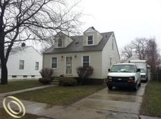 19331 Elkhart St, Harper Woods, MI 48225