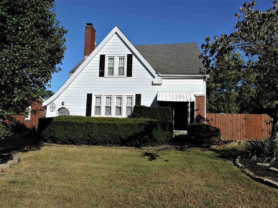 1st image of 210 S Saint James Blvd