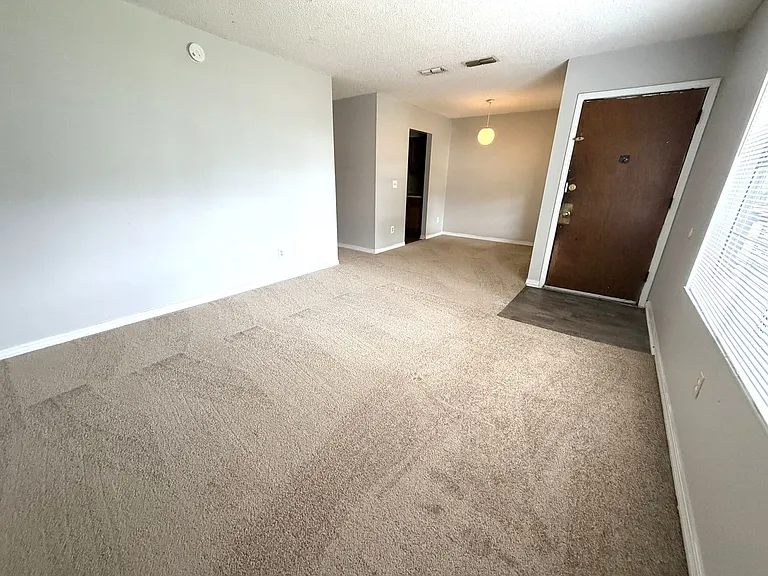 460 Bentwood Ln — Photo 16