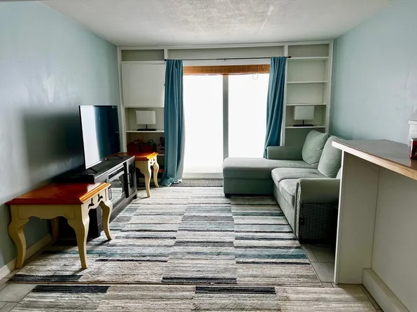 25 Keegan Ln #6A, Greenfield, MA 01301