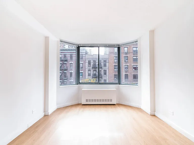 750 Columbus Ave #3A — Photo 24