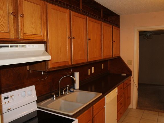 2nd image of 810 Evans St