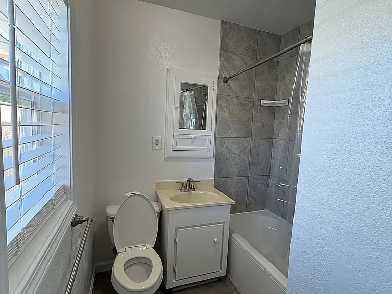 722 E Cook St — Photo 6