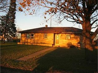 7570 Ridgeview Dr, Dubuque, IA 52003