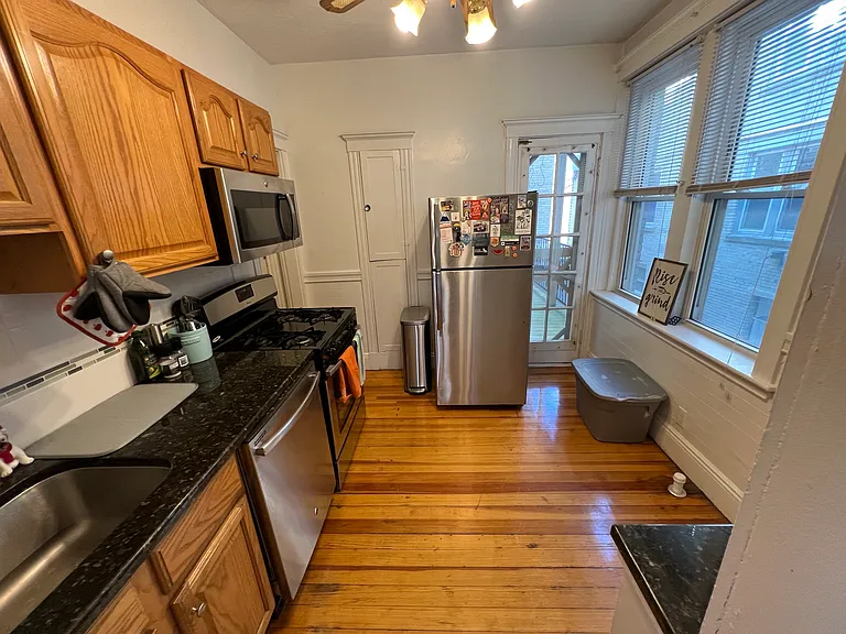 80 Sutherland Rd #4 — Photo 3