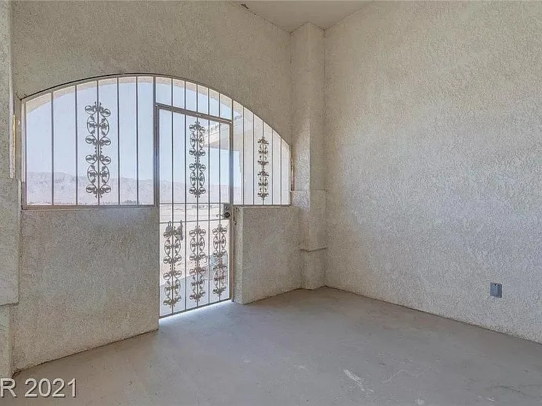 9721 Oakridge Ave — Photo 2