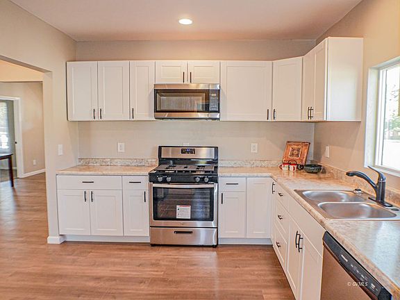 2nd image of 1027 S Central Ave