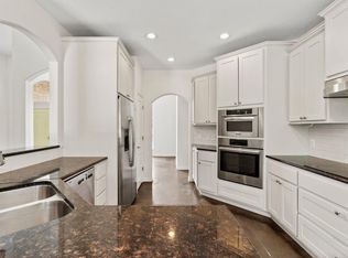 518 Coventry Rd, Spicewood, TX 78669
