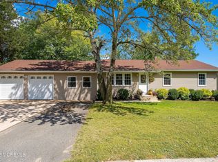 8 Hampton Road, Howell, NJ 07731