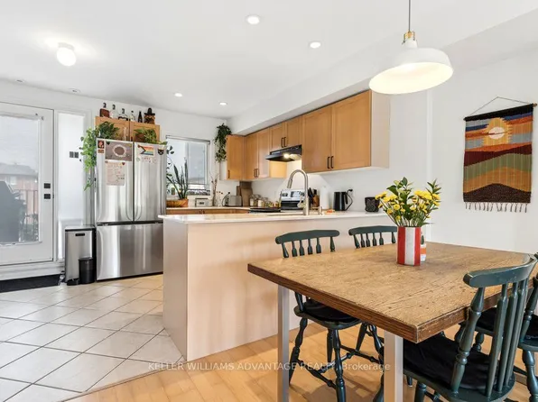 12 Connolly St, Toronto, ON M6N 5G3