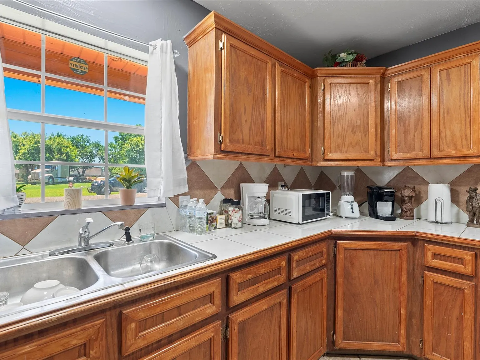 5 bed, 2.0 bath, 1596 sqft, $1,870 — Photo 4