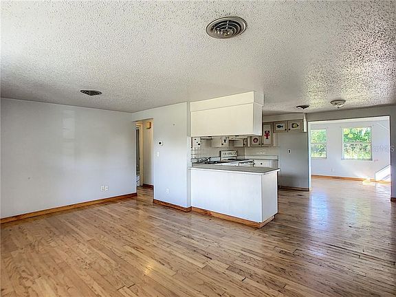4th image of 1 Harwich Cir