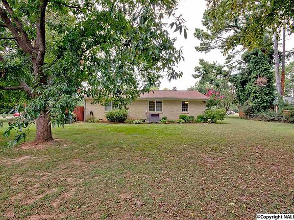 3rd image of 300 Glenwood Dr