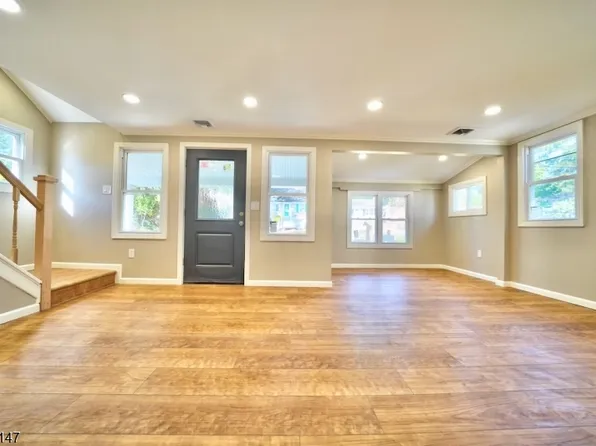 28 Wenonah Ave, Lake Hiawatha, NJ 07034