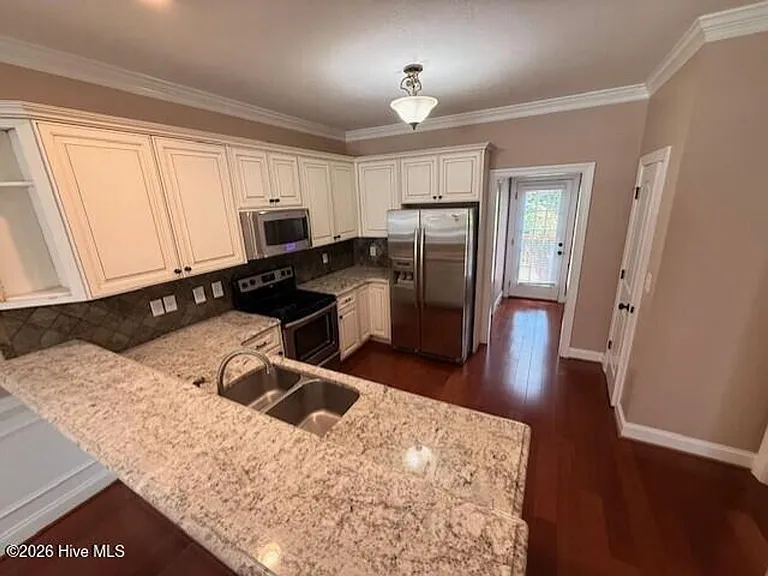 817 Mayo Ln — Photo 16