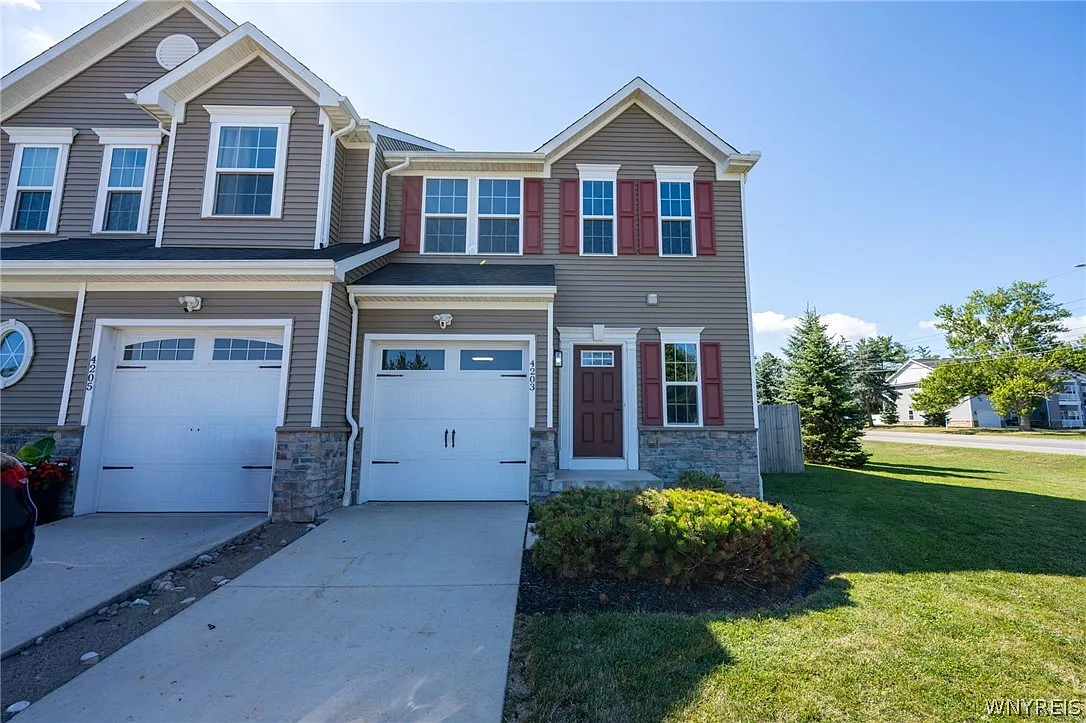 3 bed, 2.5 bath, 1712 sqft, $2,700 — Photo 1