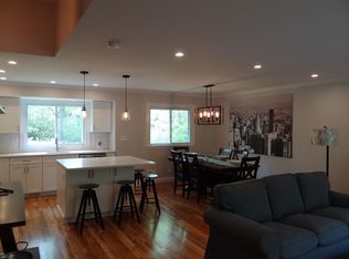 15 Dix Hills Rd, Huntington, NY 11743