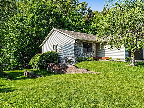 3rd image of 6811 Birdsong Ave